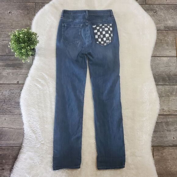 Amazon Essentials Straight Leg Jeans, Black & White Checks on Back Pocket Size 8 - Picture 4 of 8